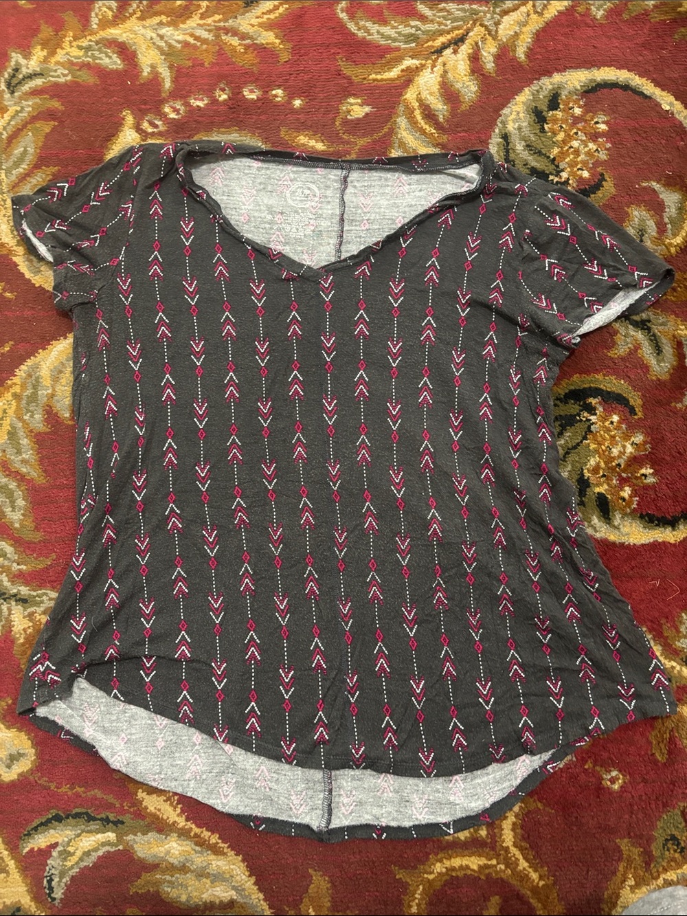Maurices Charcoal Short Sleeve Tee with Arrow Print